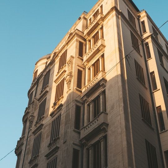 لماذا تتوجه إلينا